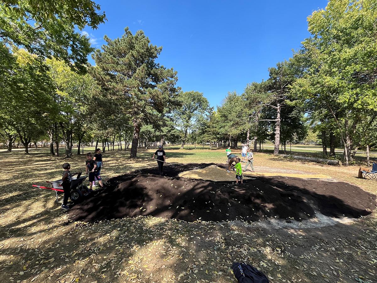 Volunteers preparing the Indigenous garden compost and gravel_1