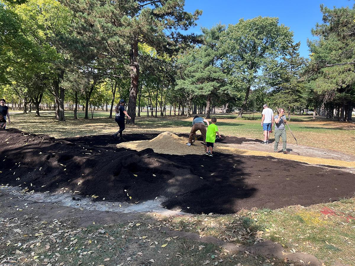 Volunteers preparing the Indigenous garden compost and gravel_2